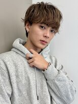 トリッカ シブヤ(TRICCA SHIBUYA)&nbsp;メンズカットパーマカラーニュアンスフェザー波巻き毛流れ渋谷