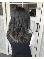 マスト ヘアー(must hair)&nbsp;透明感スモーキーグレージュ×外国人風無造作カール20代30代40代