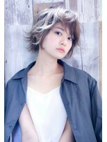 マノン バイ エイチ(MANON by H) 《MANON by H》斜めバングスウィングショート×グレージュ