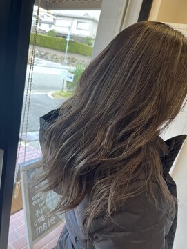 メレ(mele) グレージュヘア