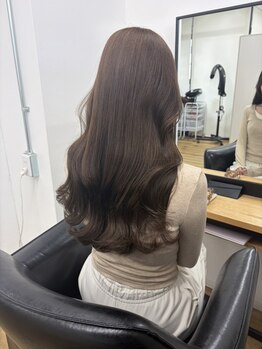 髪質改善ストレートとトリートメントでダメージレスな艶髪！潤う美艶ヘアなら綺麗な巻き髪も簡単に作れる♪