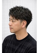 ゼロスバーバー(0's BARBER SHOP) 束感黒髪スパイラルパーマ人気