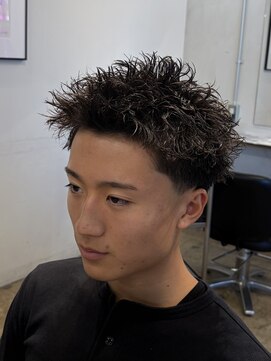 ザデイ カットアンドカルチャーショップ(THE DAY CUT&CULTURE SHOP) スパイキーパーマ【テーパーフェード】