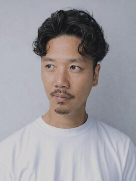 イナフ(ENUFF) 直毛を扱いやすくする男らしさ引き立つパーマスタイル