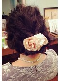 ロングヘアー　シックにアレンジ　まとめ髪スタイル