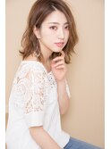 ひし形シルエット小顔外ハネミディ
