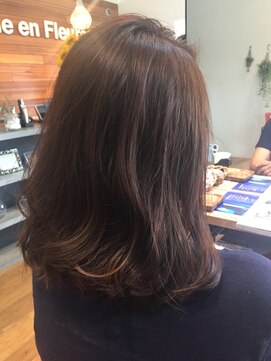 ラビアンフルール(La vie en Fleurs) 前下がりボブ