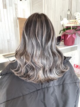 ラグーン(LAGOON) バレイヤージュくすみカラーダブルカラーインナーカラーベージュ