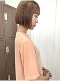 ボブとハイトーンベージュの組み合わせ
