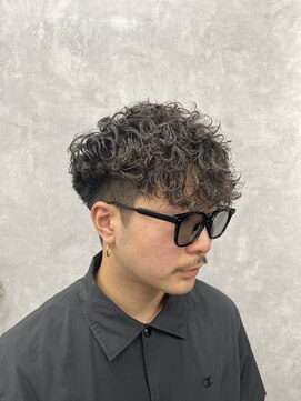クロムトウキョウ ザ バーバー ネオン 新宿店(CHROM TOKYO the Barber ne/on) フェードスタイル×スペインカール