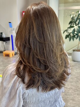 ビスポーク(BESPOKE) 韓国ヘアーハッシュカットレイヤーカットグレージュ
