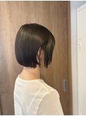 艶感際立つコンパクトタイトボブ