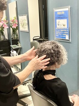 シャルムヌーボー(charmes nouveau)の写真/マンツーマン施術で最初から最後まで一人のスタイリストが担当♪髪の状態を見極めて、最適な施術をご提案♪