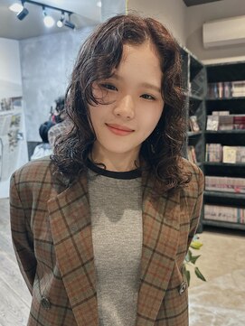 ヨム(YOMU) カーリーヘアー