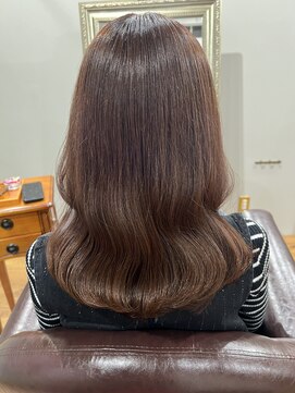 ウィーク 梅田(UiiC) ほんのりピンクベージュ/ミディアム uiicumeda 中沢恵理