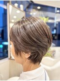 ツヤ感！白髪ぼかし丸みショート