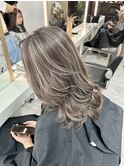 ハイライトミディアムヘア暗めカラーオリーブグレー