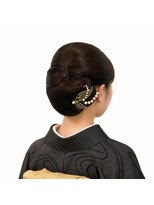 バポス ヘアサロン (BAPOS Hair Salon)&nbsp;和装のシンプルな大きめのシニオン2