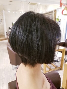 ウィービーパセリ atre川越店(WE BE PARSLEY) 前下がりボブ(スタイリスト西田)
