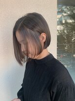 ロエ(loe)&nbsp;ハイライトで透け感アッシュ！大人ぱっつんボブ♪