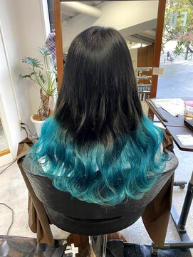 フツーロ 栄(FUTURO) 派手髪