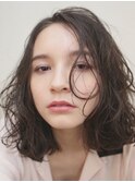 セミウェットウェーブ/ペールベージュ/くびれヘア/ベビーバング