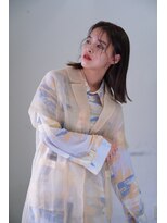 ユイル(Uil) グレージュ シルキーベージュ 斜めバング ワンカール 外ハネ