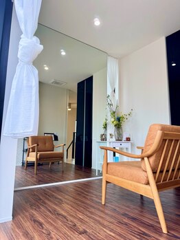 ガーデニア(Gardenia)の写真/自分だけのサロンタイムを味わえる、落ち着きのある上質な空間。洗練された環境で、髪も心も癒される。