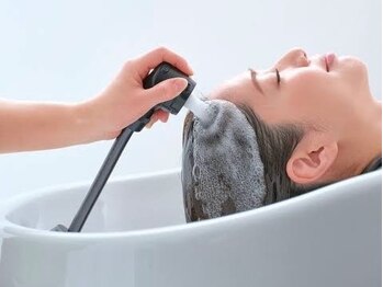 ヘアースペース レガッタ(hair space Regatta)の写真/《Regattaで味わう至福のヘッドスパタイムを☆》髪や頭皮を心地よく洗浄する"活泡泉"で贅沢なケアタイム♪
