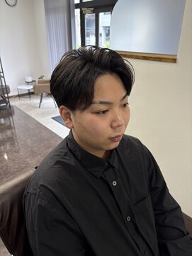 メルローズ(Melrose) ツーブロ/パートスタイル/フェザーパーマ