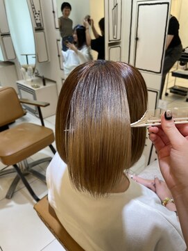 アンプ(amp) ボブ艶髪