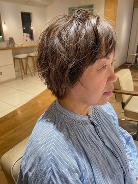 アンプ(amp) くせ毛ミセス