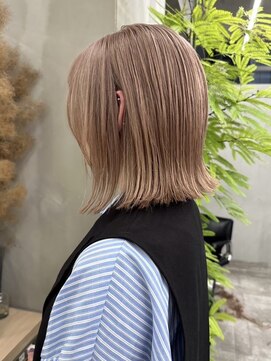 ギークス(GEEKS) 【GEEKS渋谷】初ブリーチ/秋冬カラー/ミルクティーベージュ/ボブ