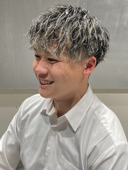 ナッツメンズヘア(NUTS MEN'S HAIR)の写真/《22時まで営業》落ち着いた空間でじっくり相談できる!髪の悩みも相談しやすい、プライベートサロン◇
