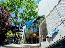 ビーチ(BEACH)の雰囲気（自然光がたっぷり入るカフェのような空間　青山外苑前オージュア）