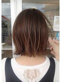 外はねくびれ切りっぱなしボブベージュブラウン