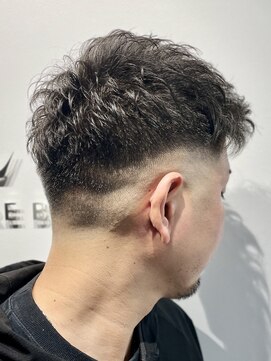 リバティシェアバーバー 銀座(LIBERTY SHARE BARBER) ライトカール×ツーブロスキンフェード/メンズカット/銀座