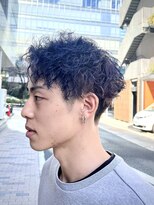 バーバー ヤマミチ(BARBER YAMAMICHI)&nbsp;むらさき × 紫メッシュ　センターパート　スパイラルパーマ