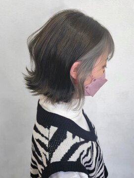 トーン(TONE) インナーカラーシルバー×ボブ