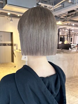 アイティーバイアルバム 北千住店(IT by ALBUM) 美髪ショートボブホワイトグレージュ_ba537361