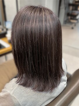 シャルムバイケンジ(Charm.by KENJE) デザインカラーバレイヤージュ細めハイライト白髪ぼかし東京銀座