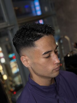 メグロバーバーショップロッポンギ 目黒六(MEGURO BARBER SHOP 6PPONGI) サイドパート /side part
