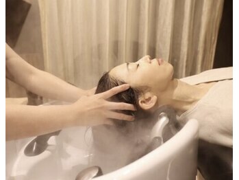 髪質改善トリートメント/髪質改善カラー/レイヤーカット　alb.UOMACHI【7/4～(予定)】の写真/【魚町/7月NEW OPEN★】極上ヘッドスパならalb！丁寧な頭皮マッサージで疲れをスッキリ解消【marbb導入店】