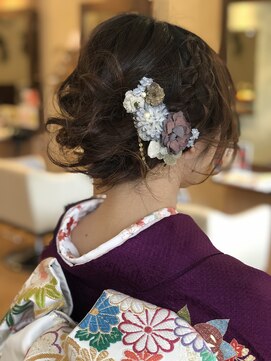 ヴィサージュロカ(VISAGE Loca) 短い髪のまとめ髪