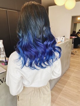 チェレ ロッソ 金剛店(Chere rosso) ビビットブルーのグラデーションカラー☆★