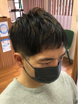 ブルブンガ(Berbunga) 【フェードカット】スリークショートハイライトメッシュカラー