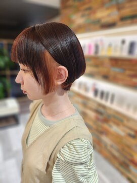 リコ エスト 上野店(lico est) ぱっつん前髪　インナーカラーボブ