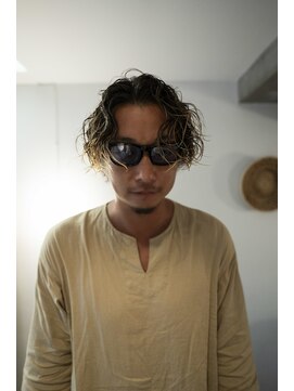 サロウィン 那覇店(SALOWIN) メンズブリーチ波巻きスパイラルパーマセンターパートツイスト