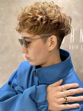 トルネード(TORNADO) スペインカール 刈り上げ メンズショート ゴールドベージュA1219