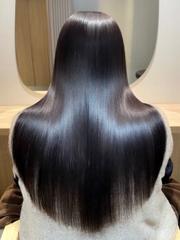 ヘアメディカルサロン 大阪梅田の写真/【髪の広がりやクセが気になる方に】真っ直ぐ過ぎないナチュラルストレートで、扱いやすい美髪に導きます♪